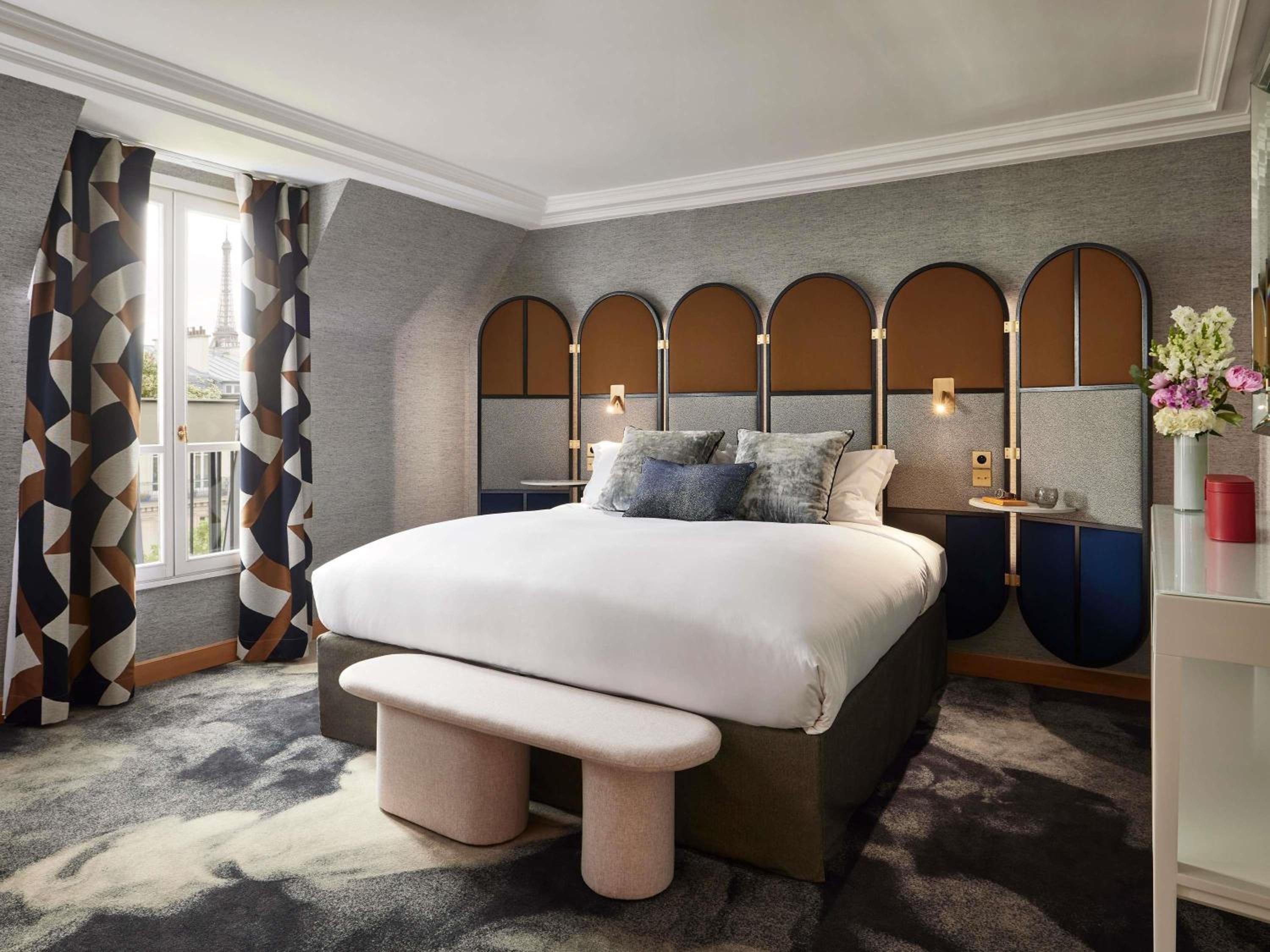 Signature, Suite, King Bed, Eiffel View, Lounge Access