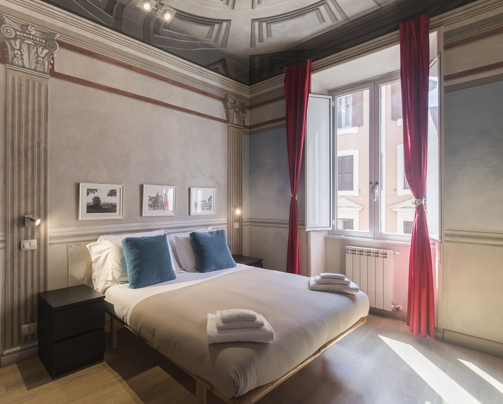 ROOM, DOUBLE OR TWIN BED