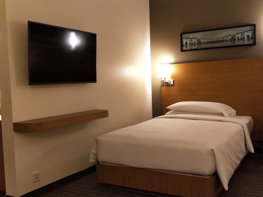 Hyatt Place Hyderabad/Banjara Hills 22/67