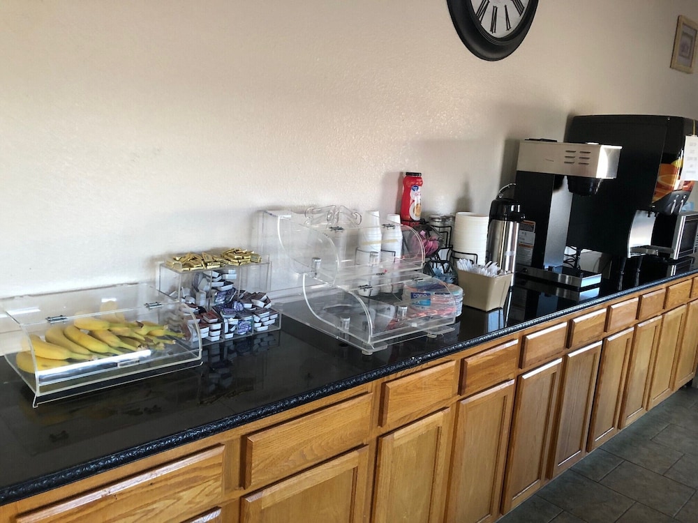 Americas Best Value Inn Salina 9/28