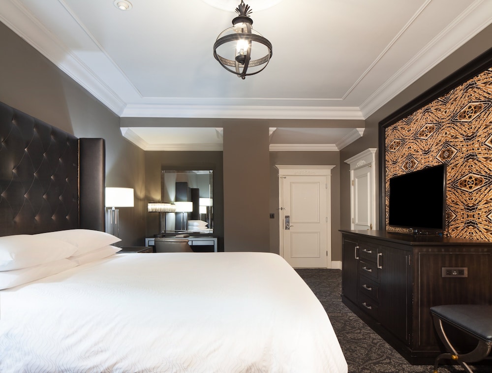 Le Pavillon Hotel 44/77
