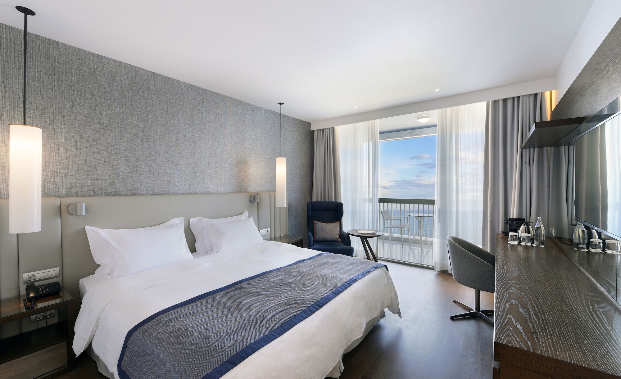 EXECUTIVE, SEA VIEW