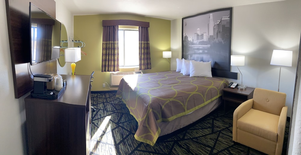 Super 8 By Wyndham York 9/22