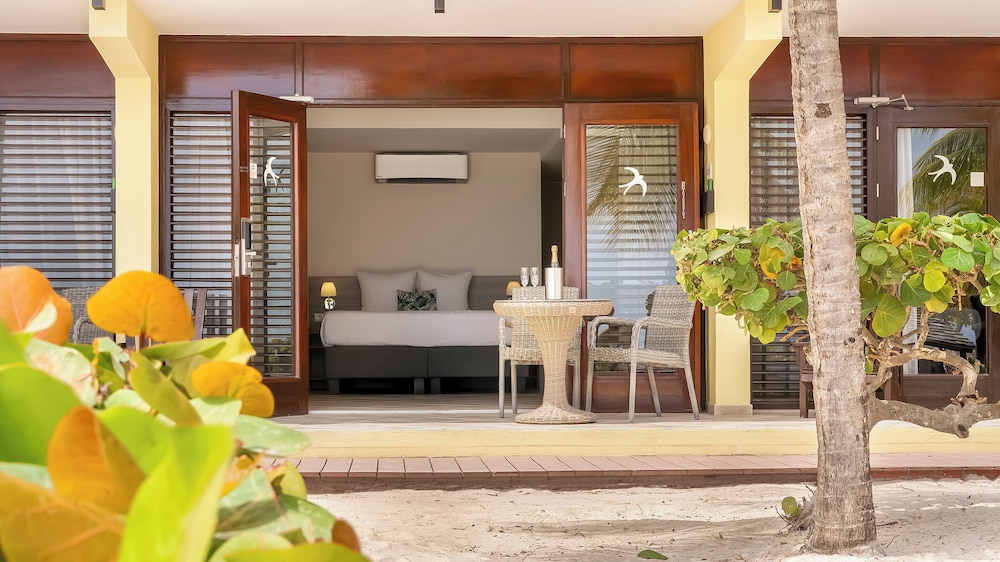 Lions Dive Beach Resort Curacao 10/72