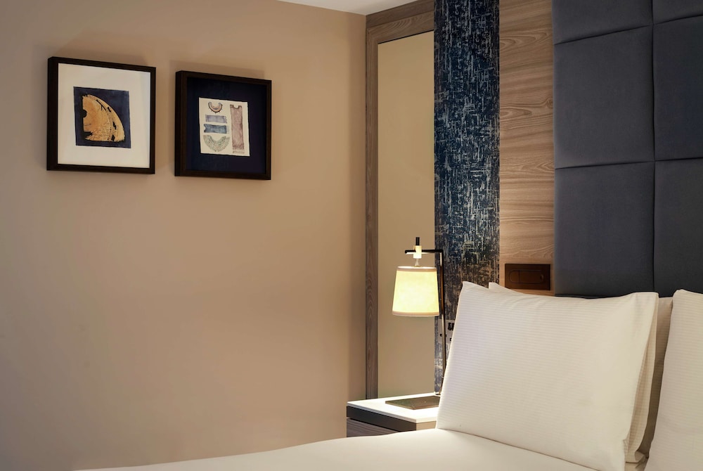 DoubleTree by Hilton London West End 30/71