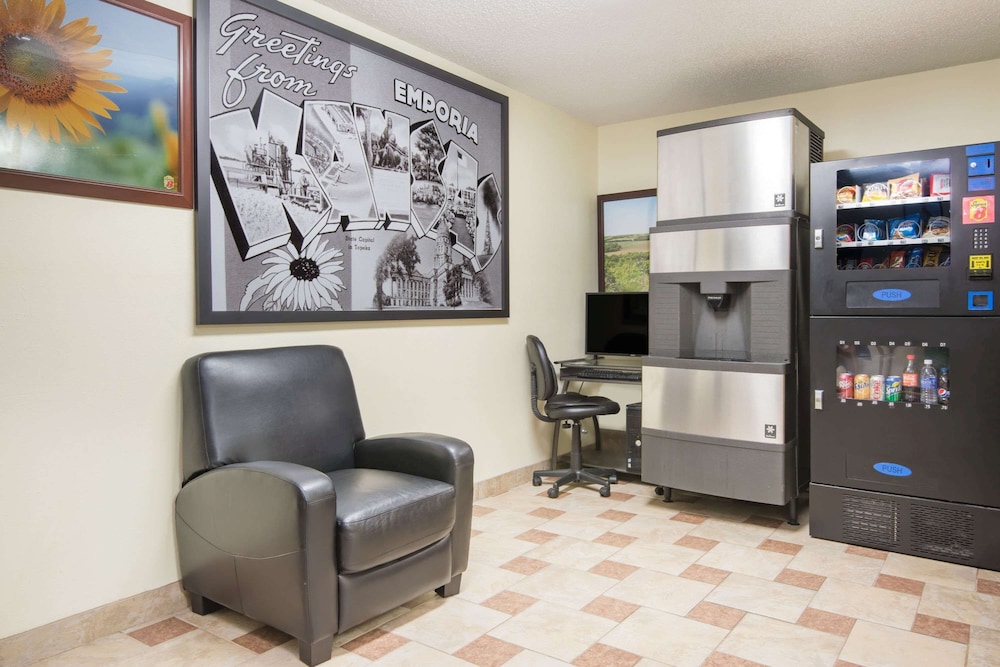 Super 8 By Wyndham Emporia 27/34