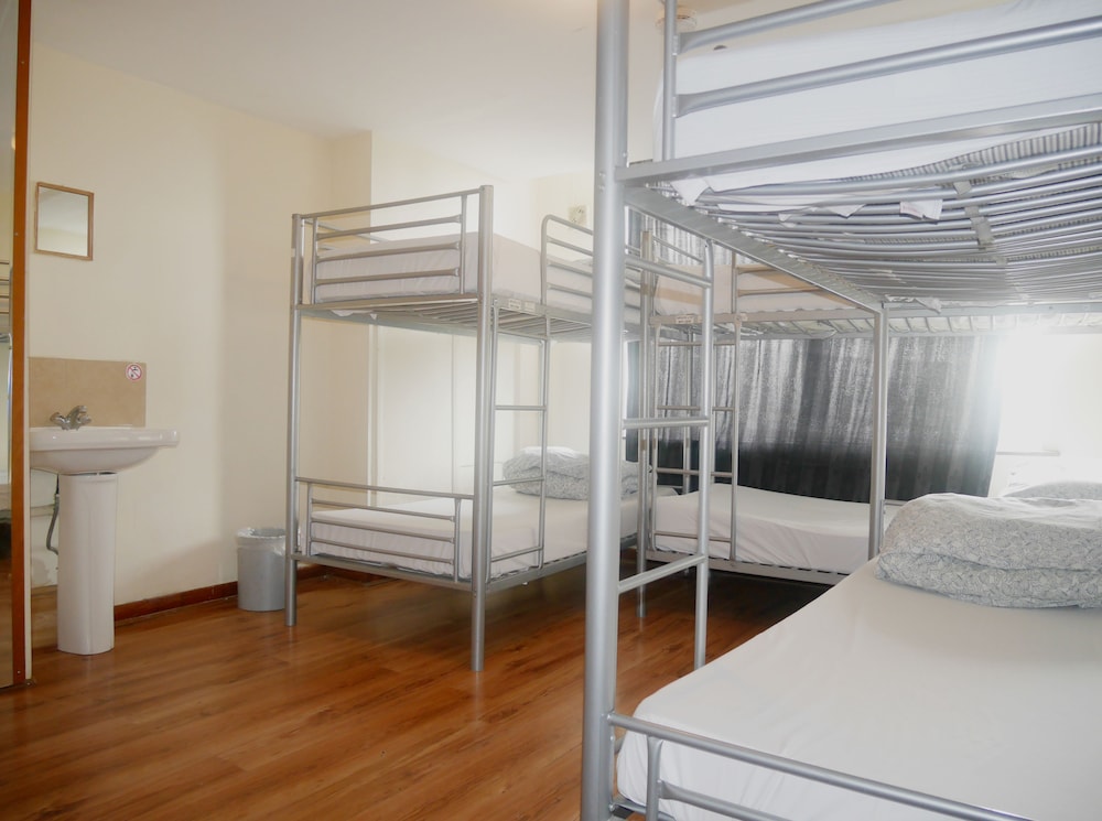 Kensal Green Backpackers 1 26/56
