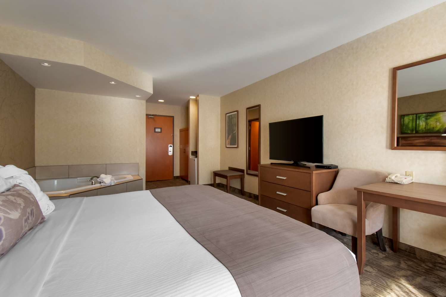 Best Western Plus Valemount Inn & Suites 19/65