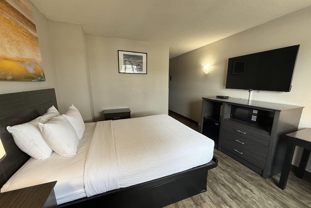 Room, Queen Bed, No Elevator