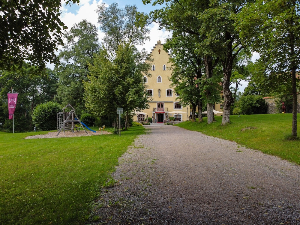 Schloss Zu Hopferau 32/38