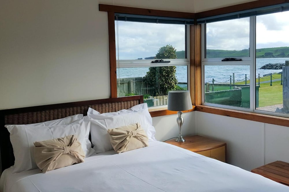 STANLEY VILLAGE WATERFRONT ACCOMMODATION 30/70