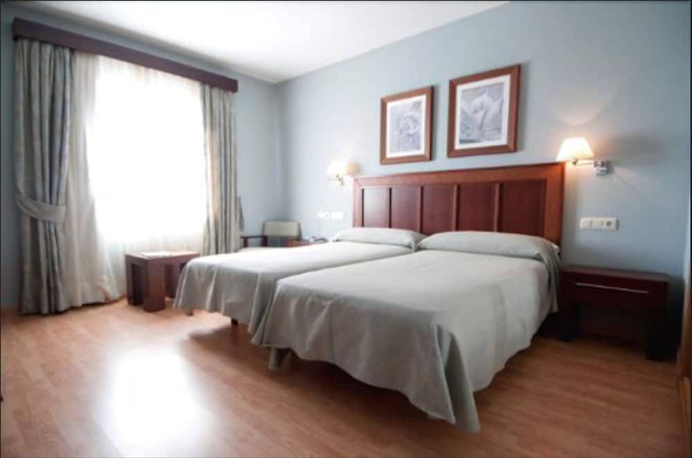 Hotel Santiago Leon 11/50