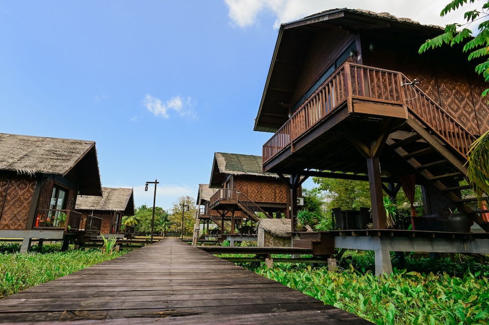 THE GEMALAI VILLAGE 27/30