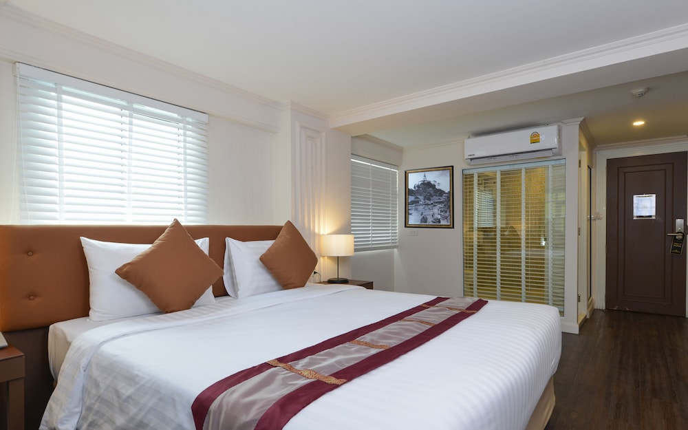 GRAND, KING BED