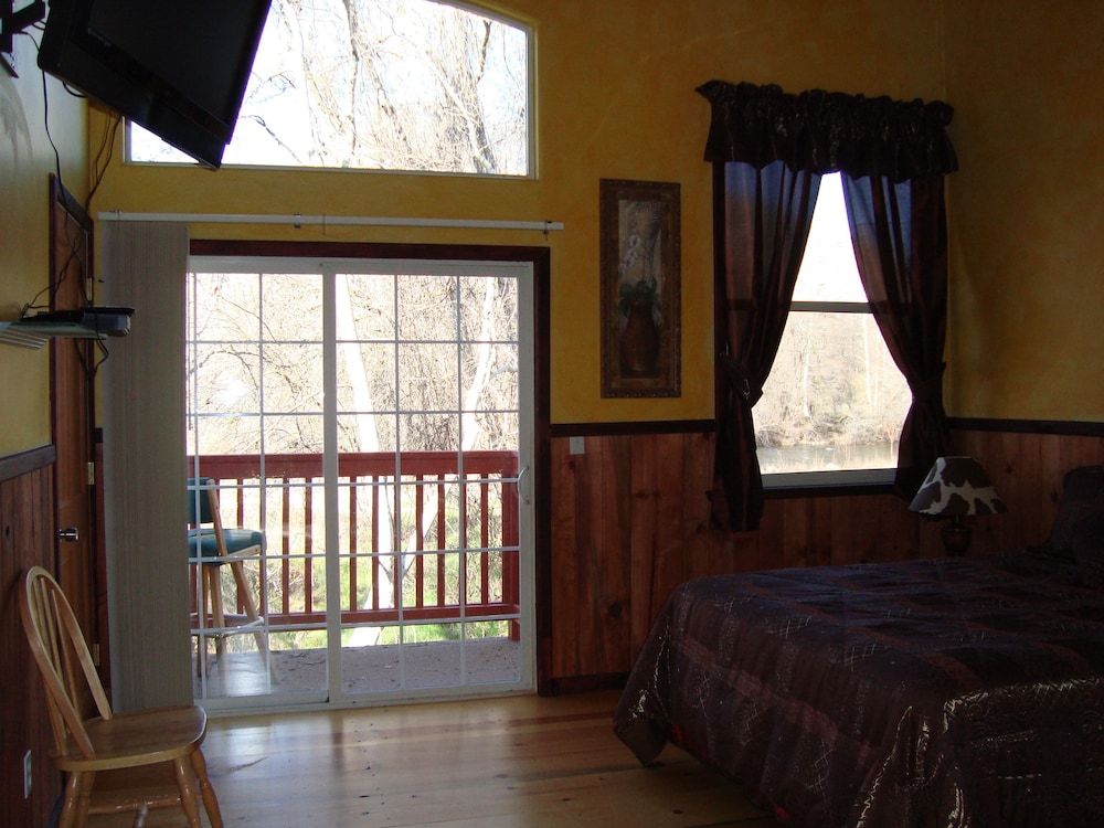 Sequoia Riverfront Cabins 31/71