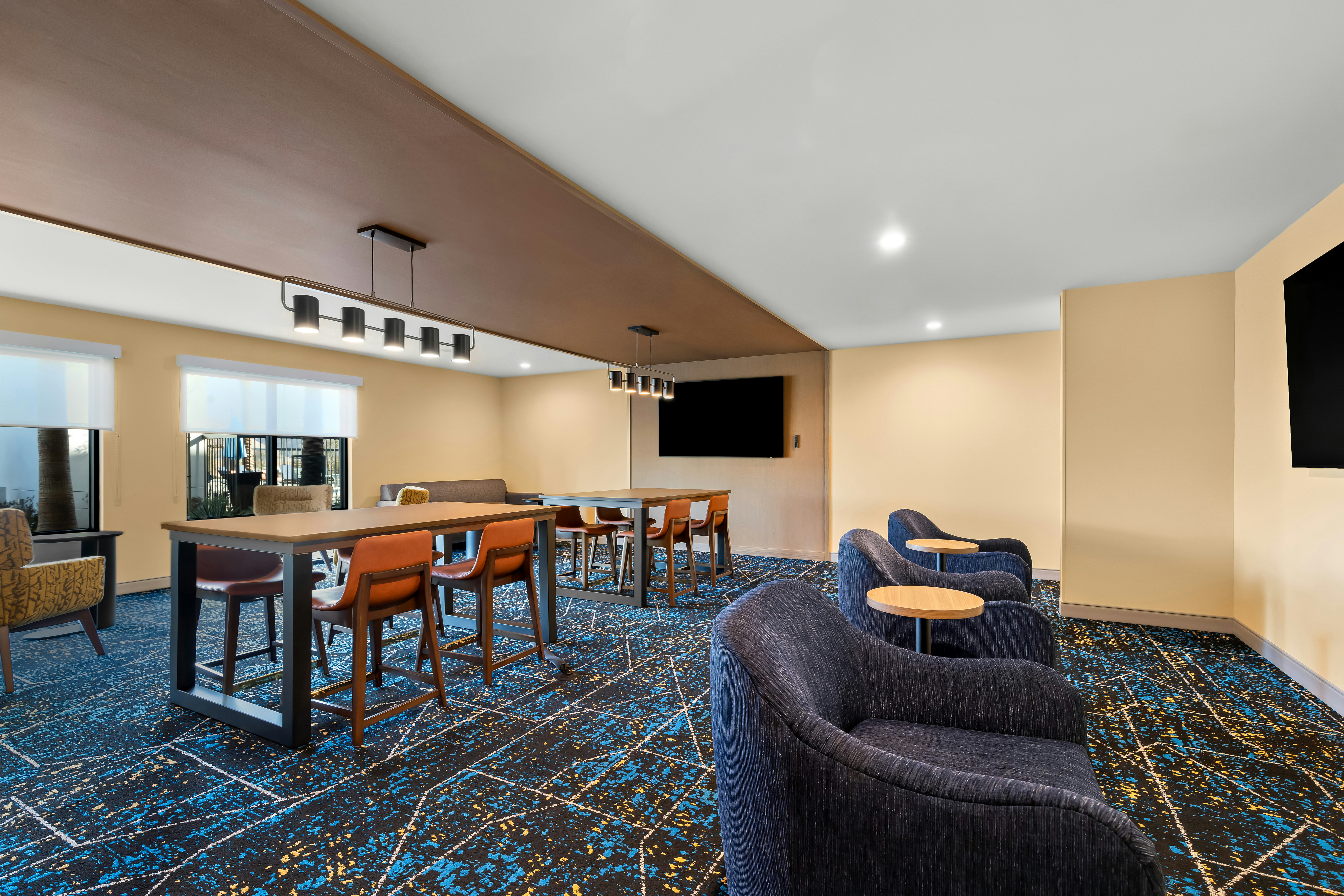 Hampton Inn and Suites Corona CA 19/30