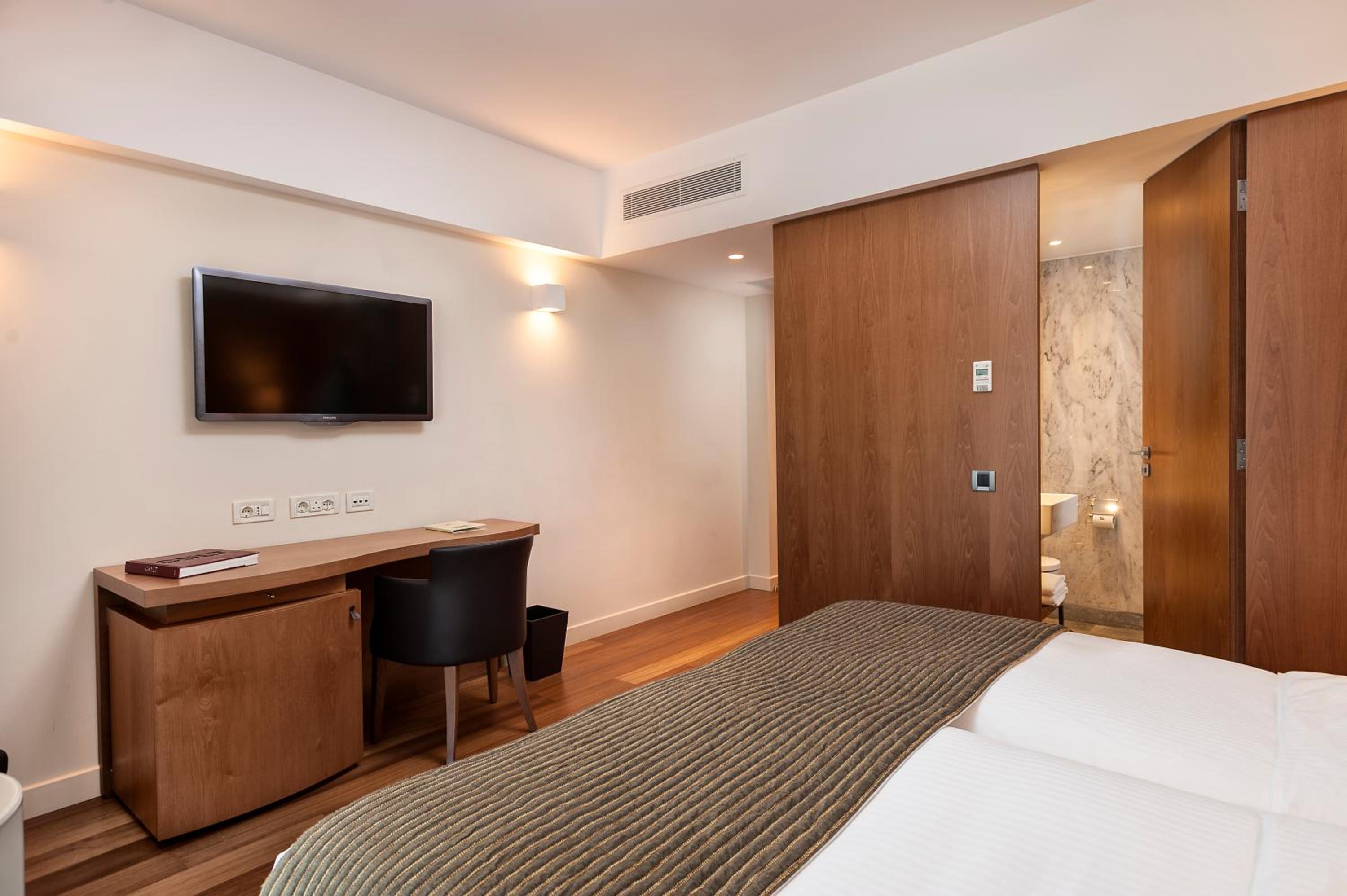 غرفة قياسية بسرير مزدوج أو سريرين منفصلين، Samaria Hotel 8/10