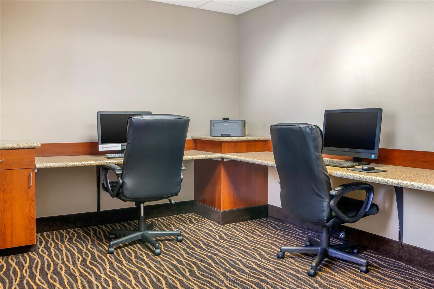 Sleep Inn and Suites Airport Milwaukee WI 30/38