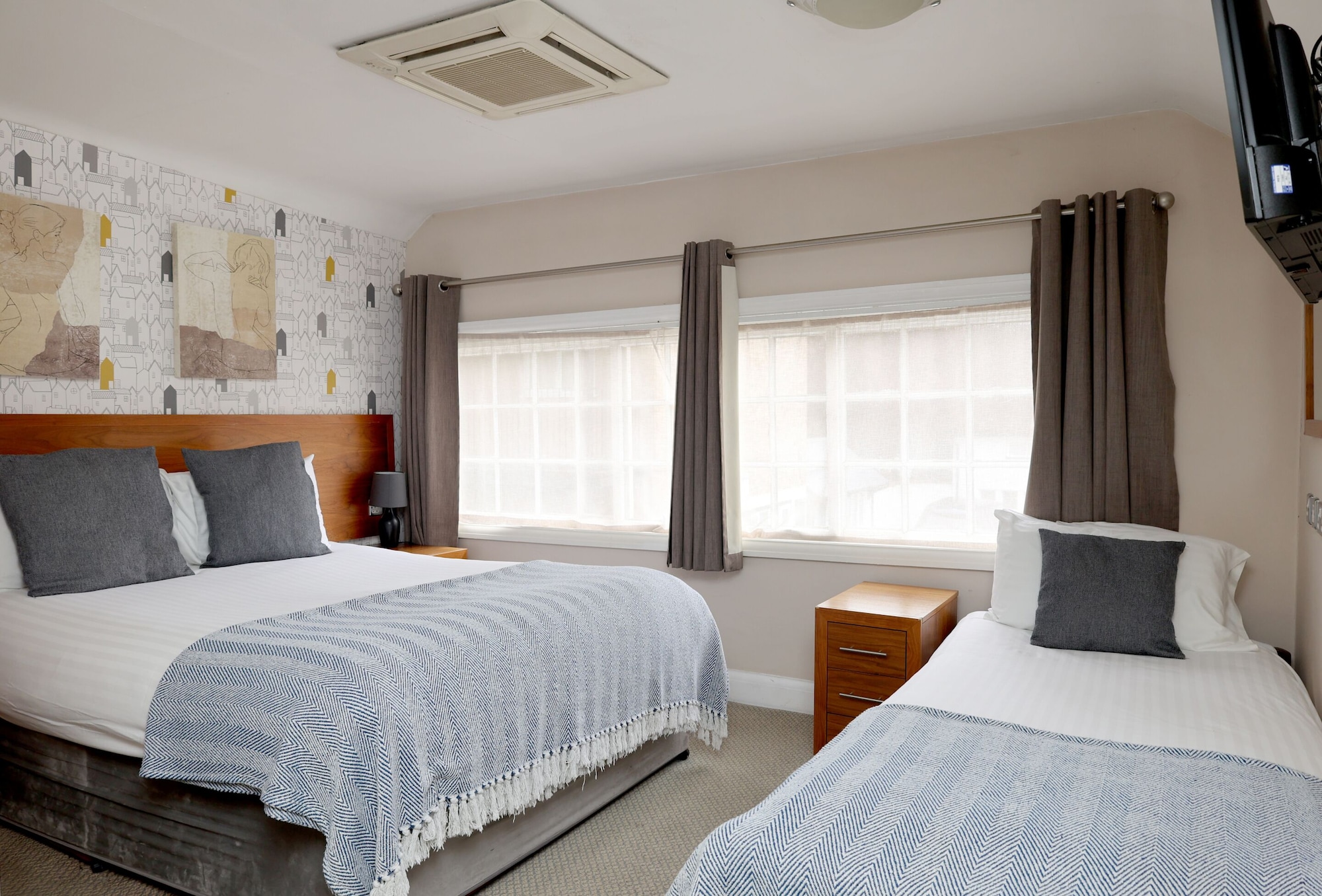 Comfort, Suite, 1 Double and 1 Single Bed