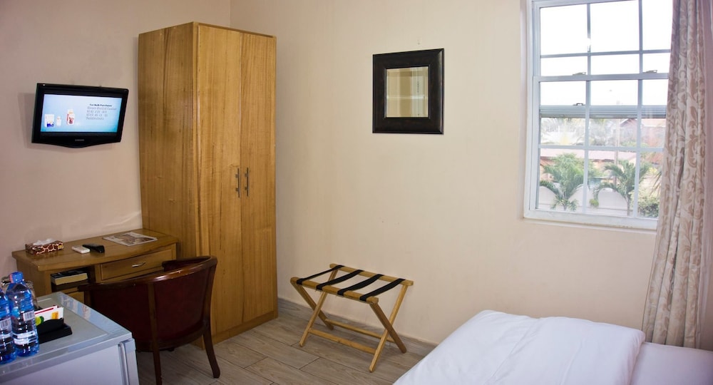 Tropical Enclave Hotel 45/60
