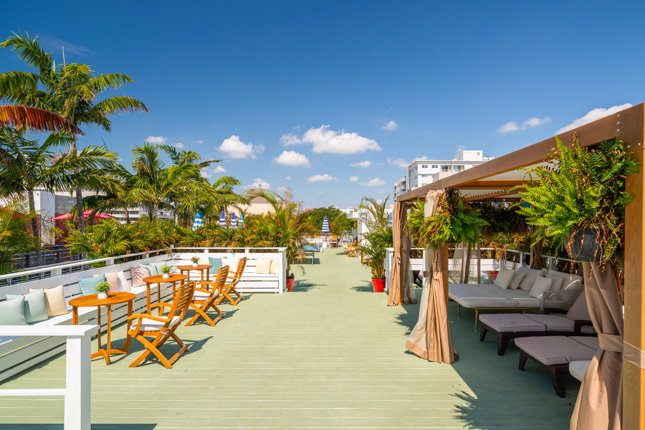 Catalina Hotel & Beach Club 63/70
