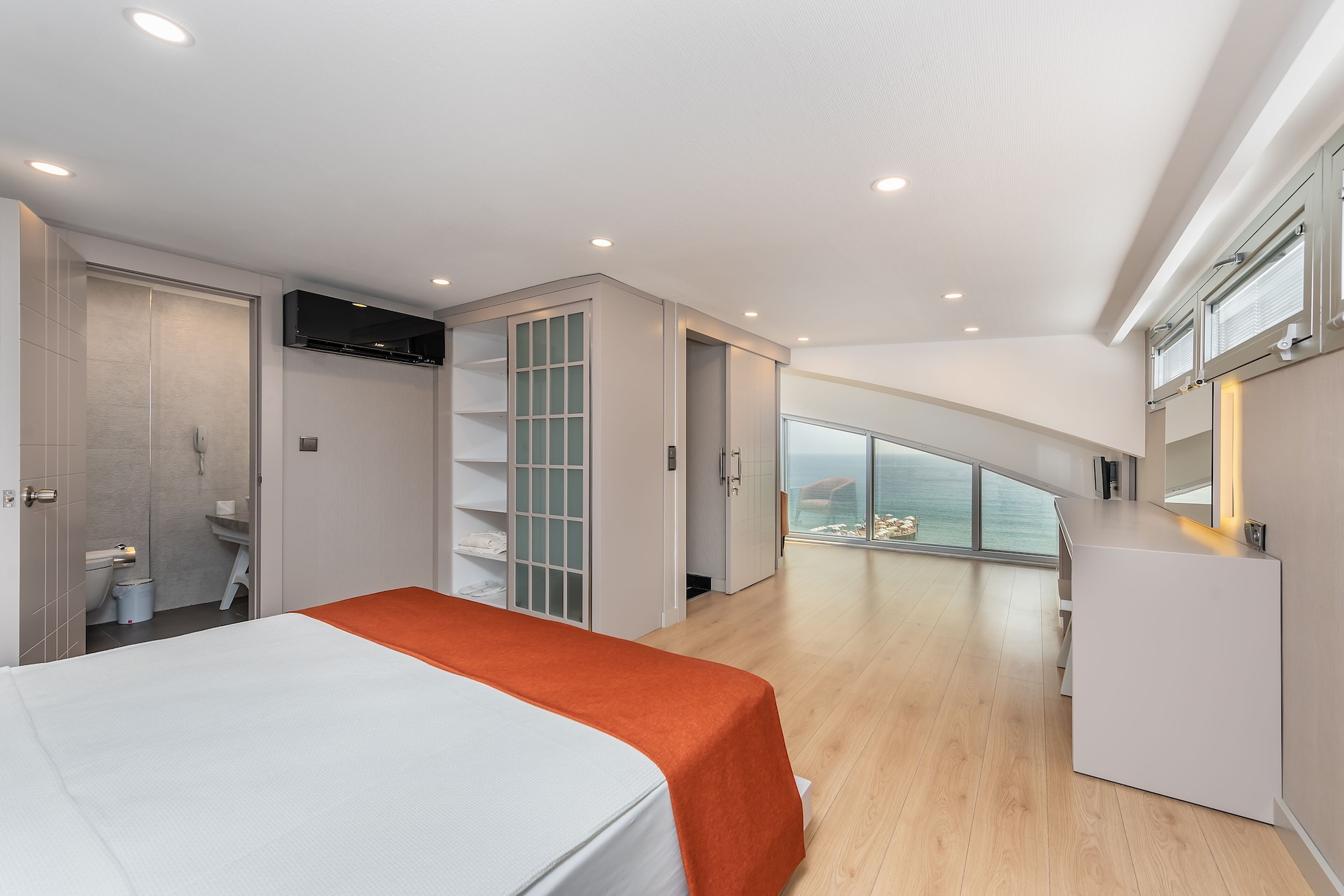 EXCLUSIVE, DUPLEX