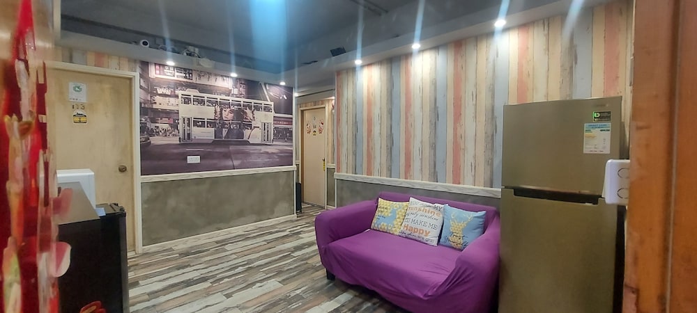 Apple Hostel 6/50