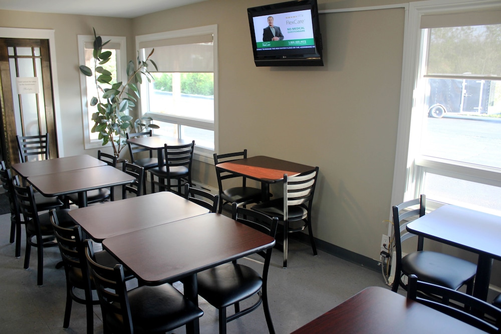 Moonlight Inn and Suites Sudbury 26/50