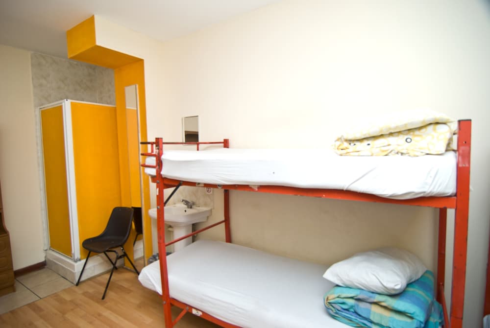 Kensal Green Backpackers 1 13/56