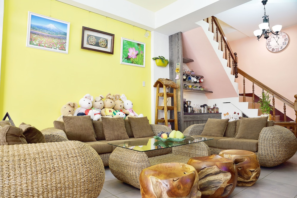 Feng's B&amp;B 23/30