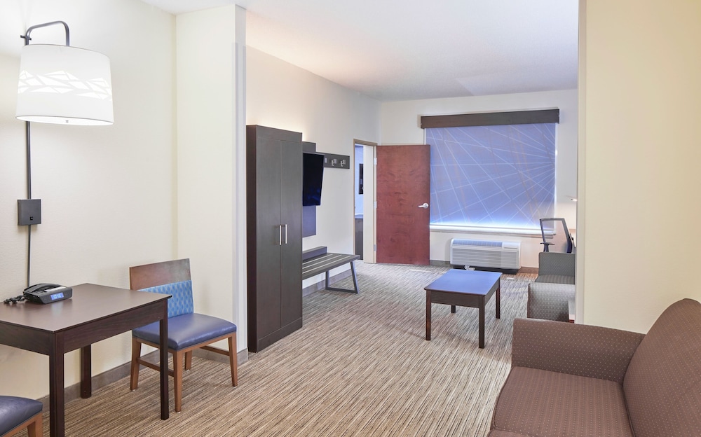Holiday Inn Express Hotel And Suites Gadsden W Near Attalla 40/76