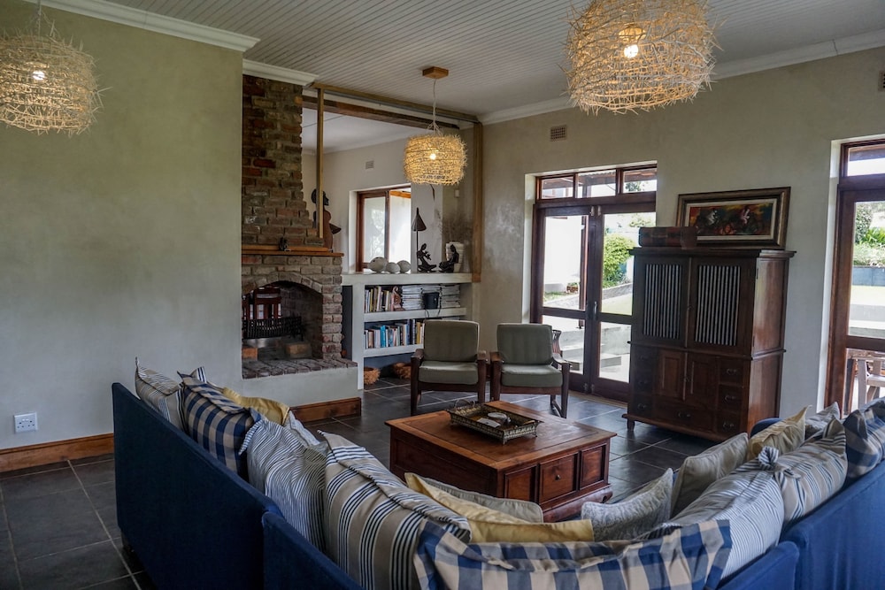 A Hilltop Country Retreat 32/50