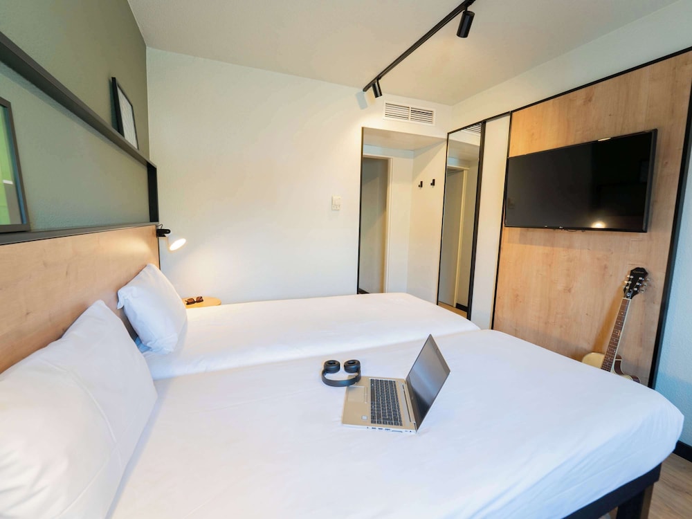 Ibis Guimaraes 24/73
