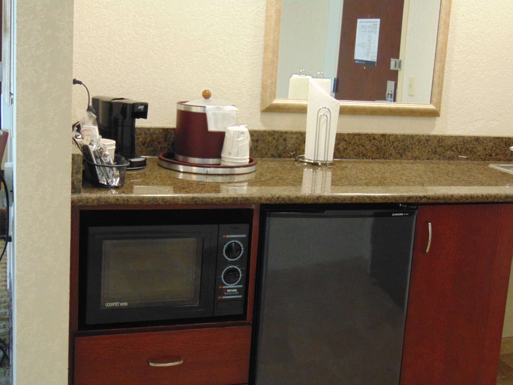 Hampton Inn & Suites Cleveland-Mentor 38/45