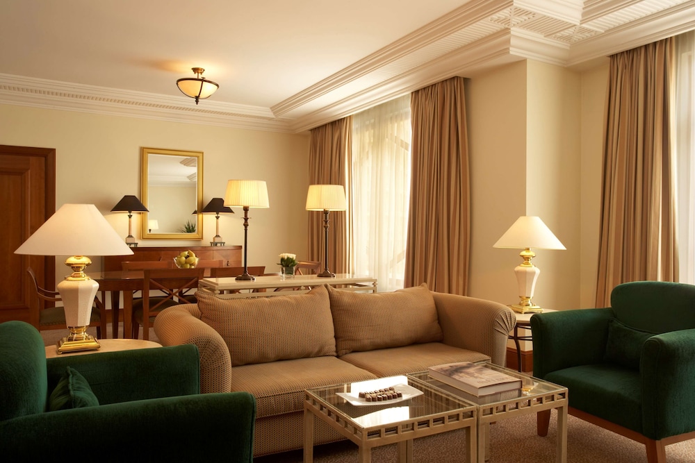 Grand Hyatt 39/76
