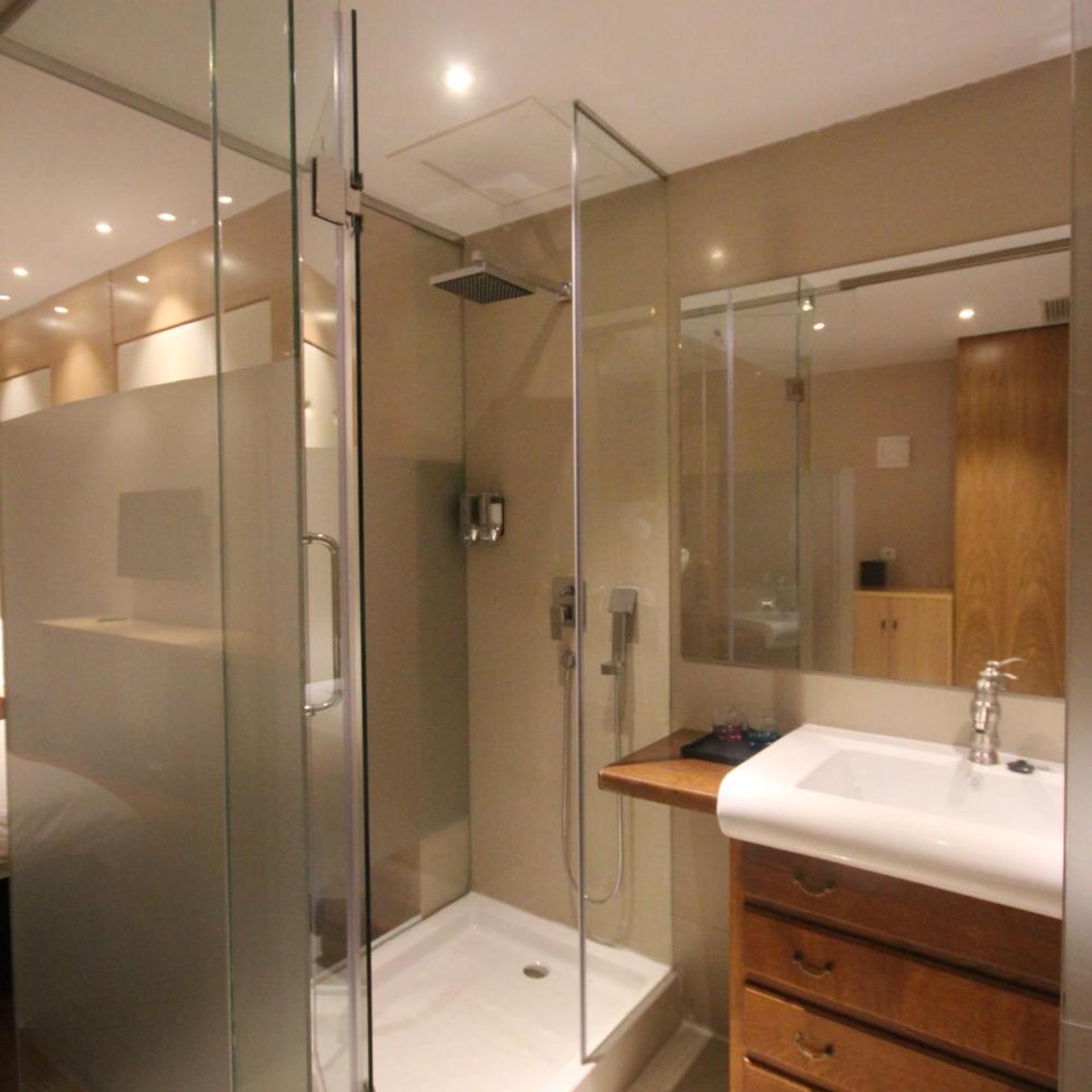 Menoir Dorsett Hotel 40/44