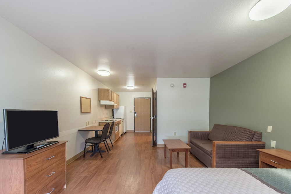 HomeTowne Studios by Red Roof Columbus 35/47