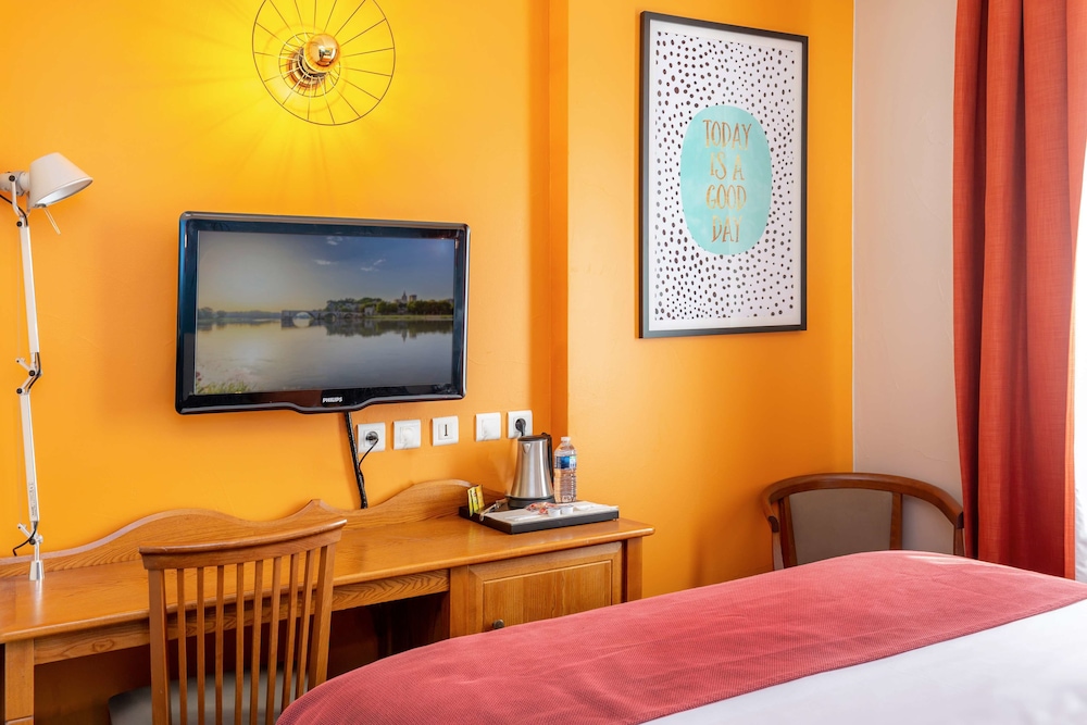 Hotel Kyriad Avignon Palais des Papes 43/73