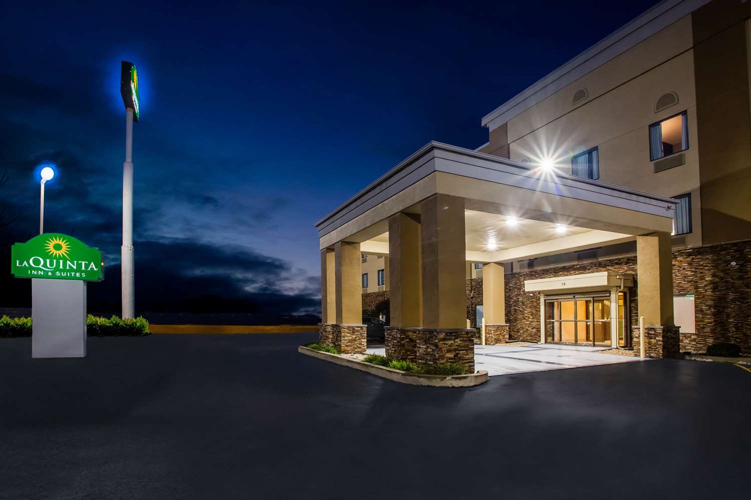 La Quinta Inn & Suites by Wyndham Pontoon Beach 3/37