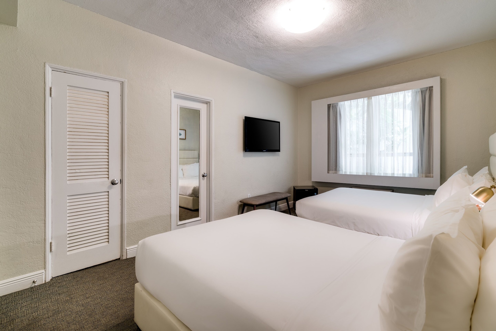 STANDARD, 2 DOUBLE BEDS