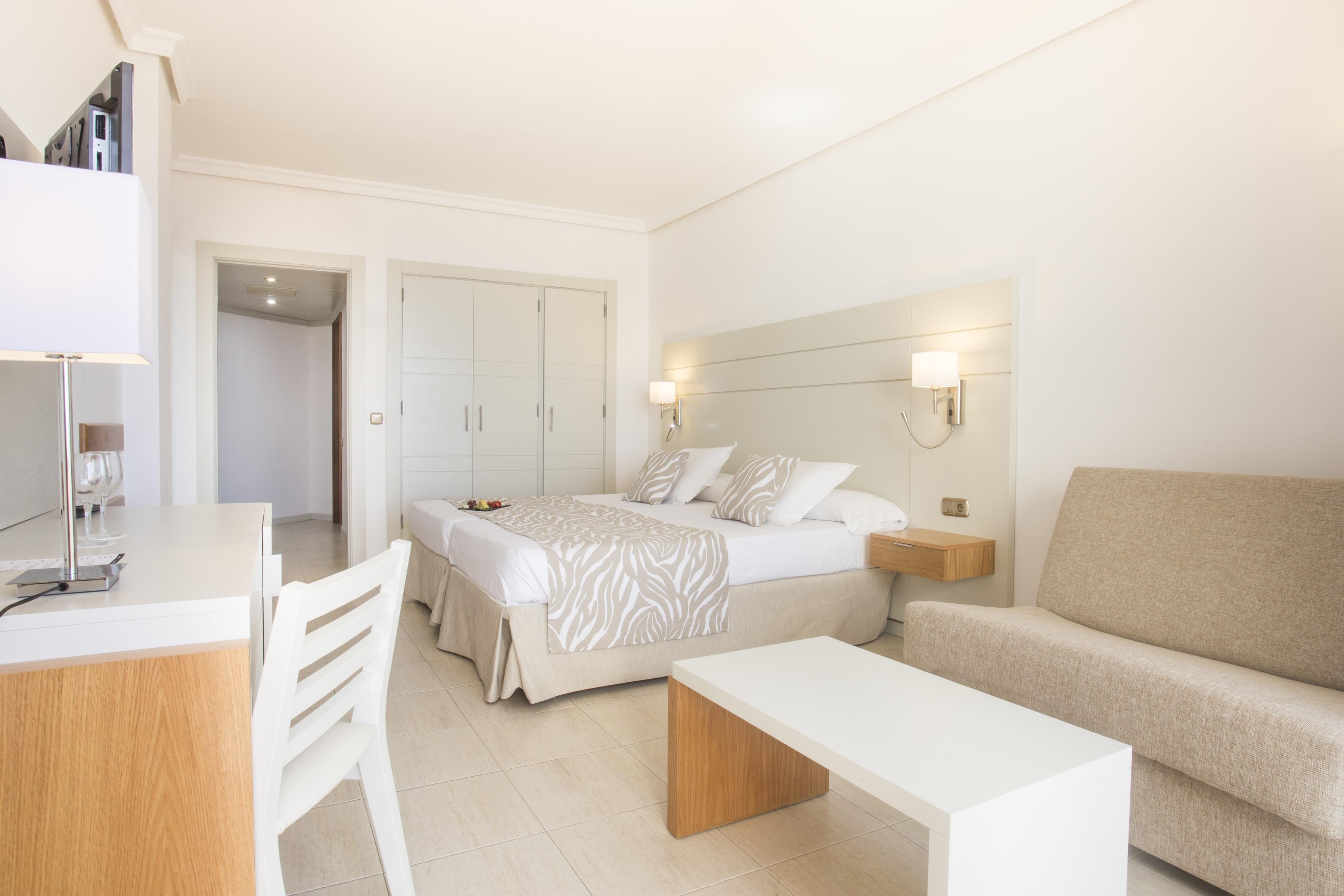 Standard, Double Bed, Balcony or Terrace