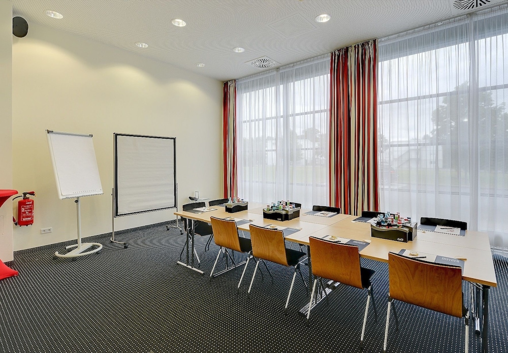 NOVINA HOTEL HERZOGENAURACH HERZO-BASE 58/66