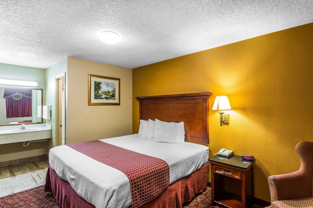 Rodeway Inn Goodlettsville South, TN 18/25
