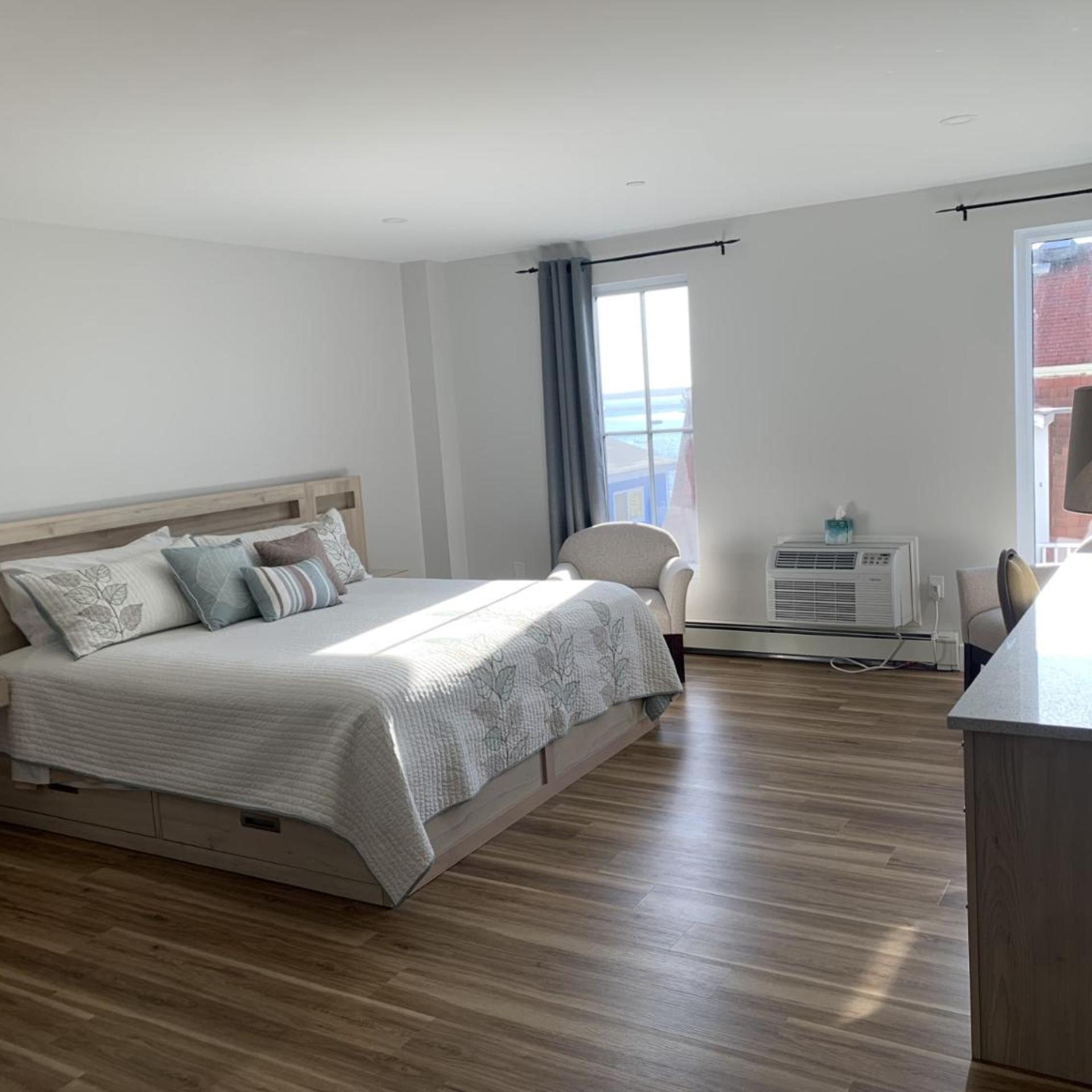Lunenburg Arms Hotel 8/39