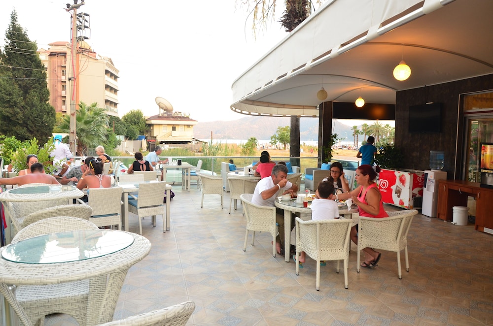 MODA BEACH HOTEL 39/57
