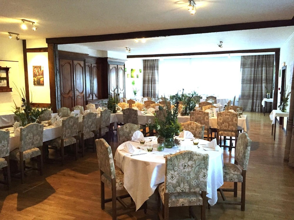 HOTEL AUX TROIS ROSES 39/54