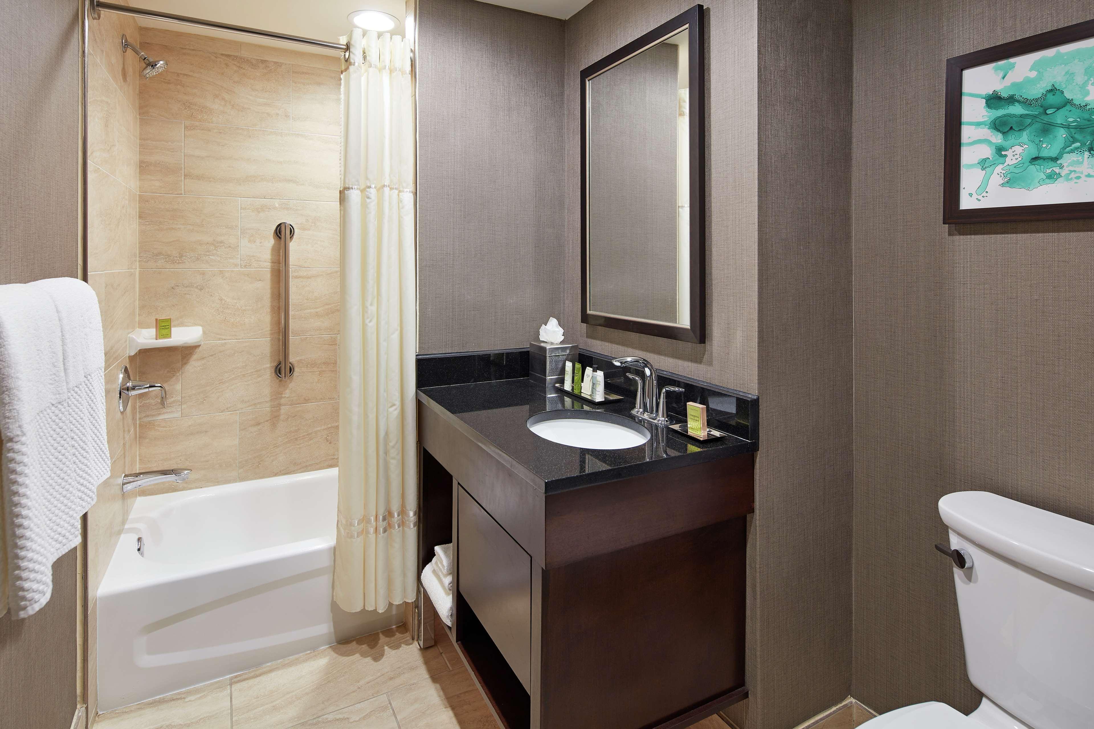 1 BEDROOM, SUITE, 2 DOUBLE BEDS, POOL OR CITY VIEW