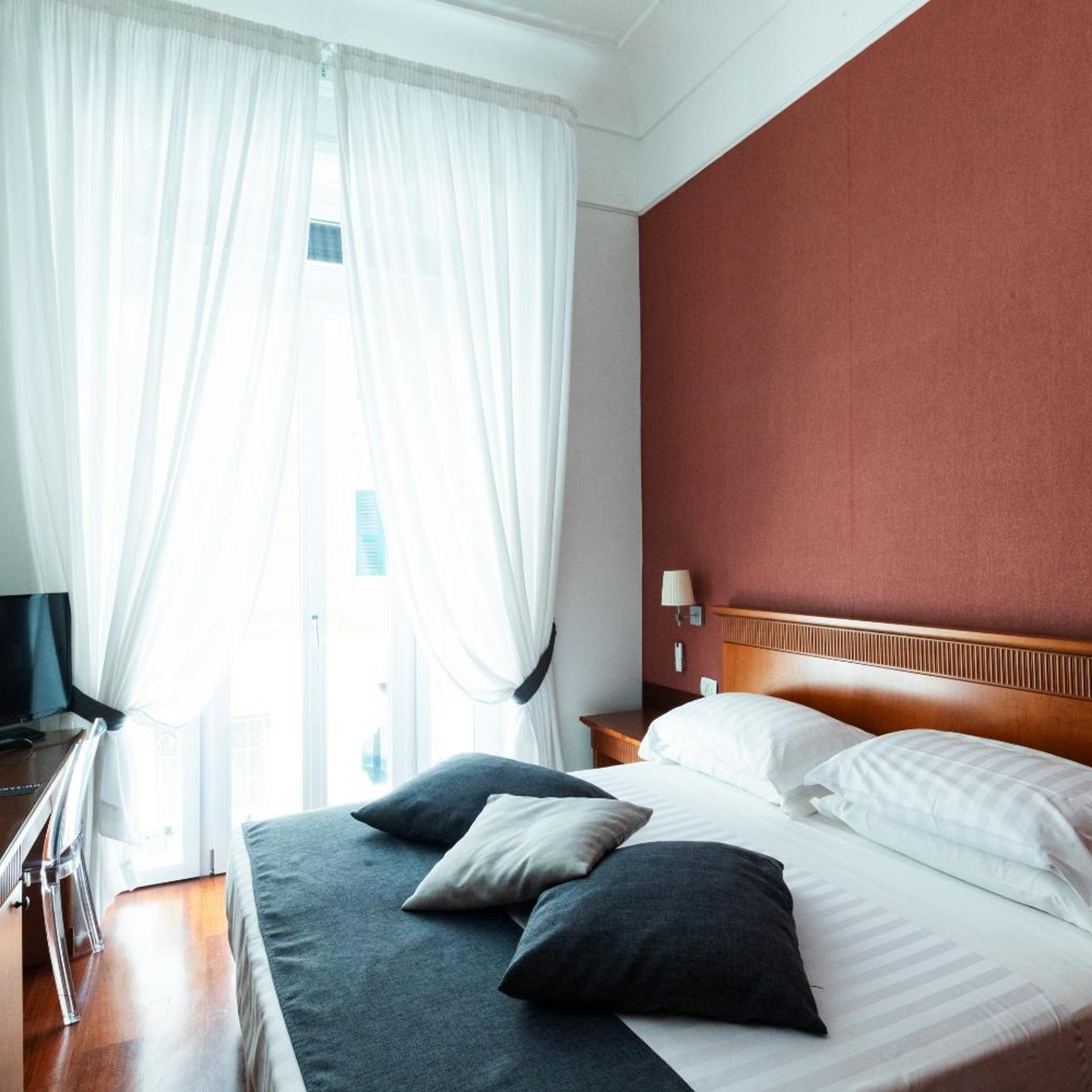 Superior, Double Bed, Lateral Side Sea View