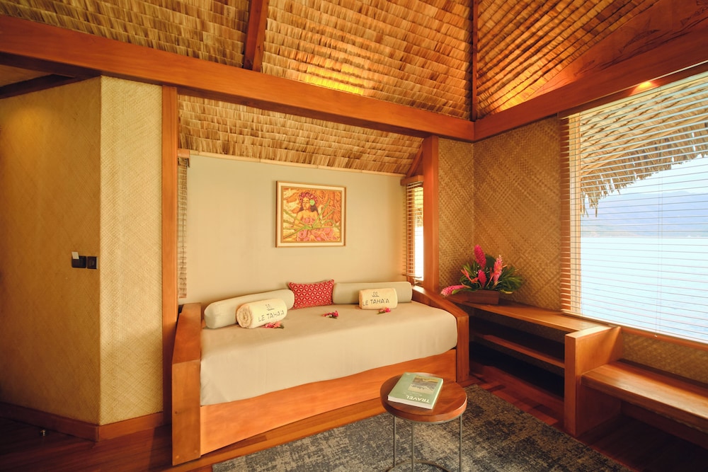 Overwater, Suite, King Bed, with View, Sofa
