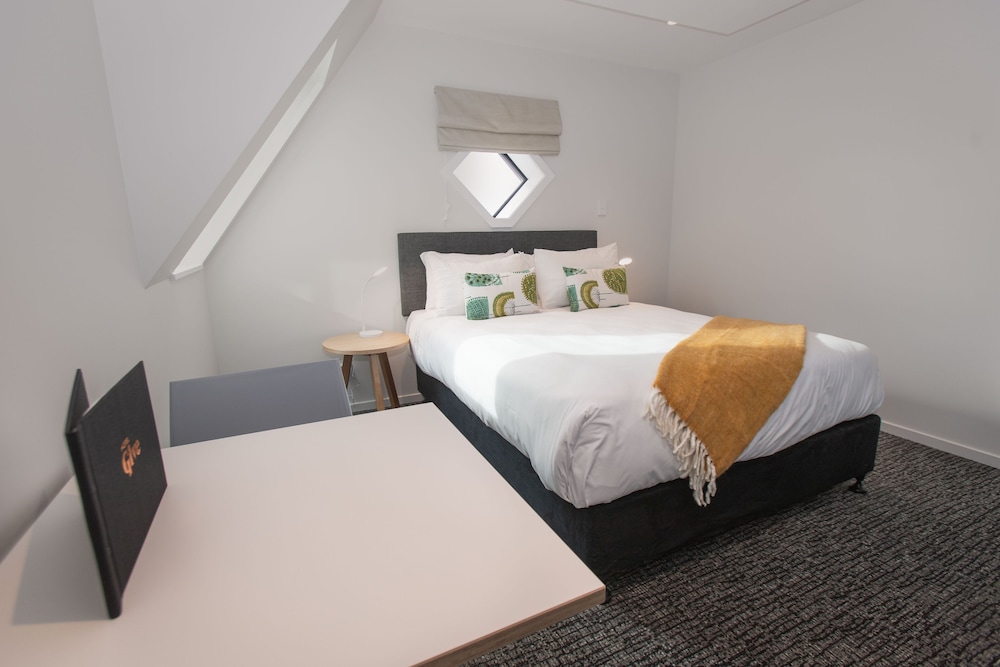 Hotel Give 26/79